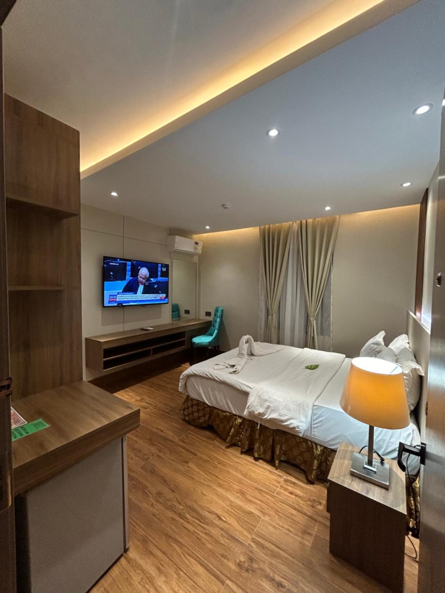 DM Residente Hotel Inns&Villas Angeles Esterno foto