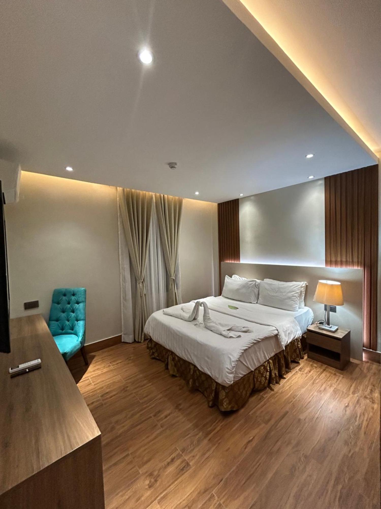 DM Residente Hotel Inns&Villas Angeles Esterno foto